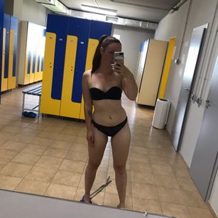 Model - MonikaBloom anal