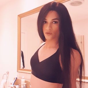 Model - Alison Givency cum