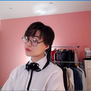 Model - Donttellurwife young