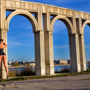 Model - Naira bigass