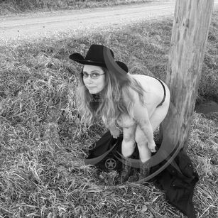 Model - Casey Anne Moon kink