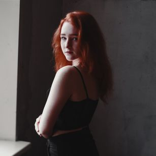 Model - Violetta Sorceress striptease