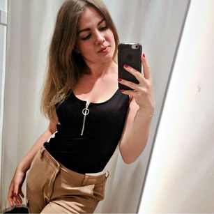 Model - StellaTop purposeful