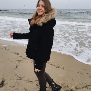 Model - StellaTop postcard