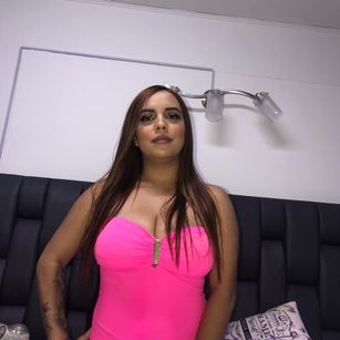 Model - Nichole Rivera latina