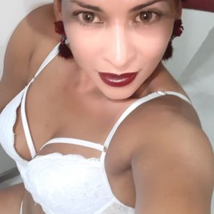 Model - Sara roche bsd