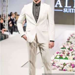 Model - Lucas Levi bi