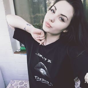 Model - Sandra smart