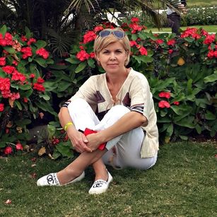 Model - MelissaRed striptease