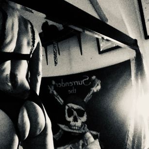 Model - NadiaNoir smoking