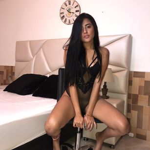 Model - Grace Simpson ass