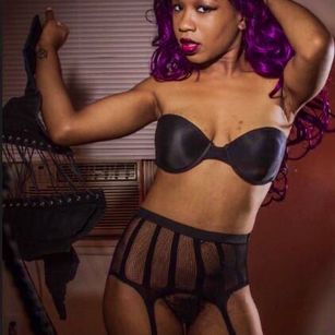 Model - Cupake SinClair submissive