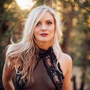 Model - Allie Awesome Hot