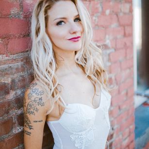 Model - Allie Awesome Hot