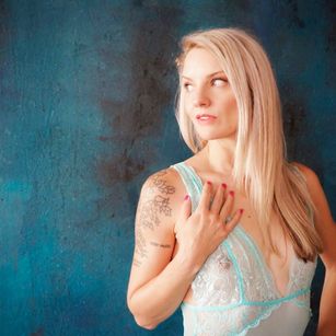 Model - Allie Awesome Blonde