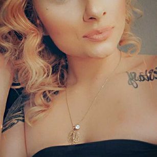 Model - Layla Moore feet