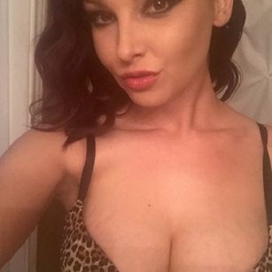 Model - Ashli Belle bigbutt