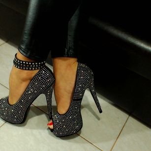 Model - queenlorraa CBT