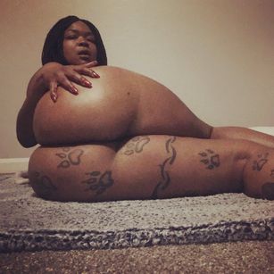 Model - DIAMOND MONROE bigass