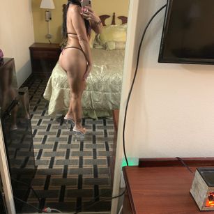 Model - Krystal petite treat tight