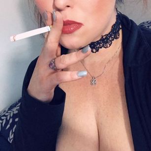 Model - Scarlett Cumming submissive