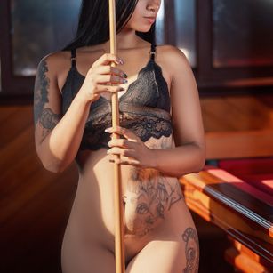 Model - Kristen Wood anal