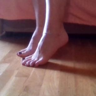 Model - Mistress Maya36 feet