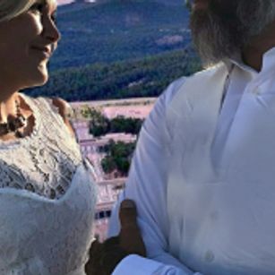 Model - WeDoItAll couple