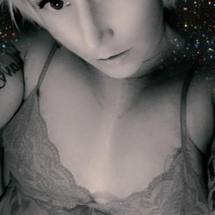 Model - LexxxyLoo milf