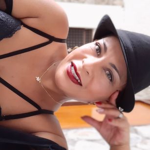 Model - Sara roche squirt