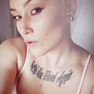 Model - Roxie Lovesick smoking