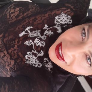 Model - Sara roche squirt