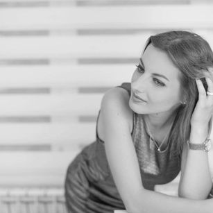 Model - WesttMegan petite