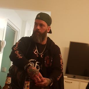 Model - WeDoItAll smoking