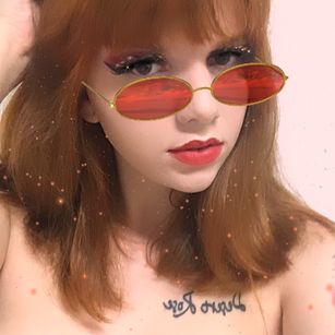 Model - Violet squirt