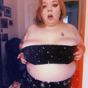 Model - Friesandashake tattooed