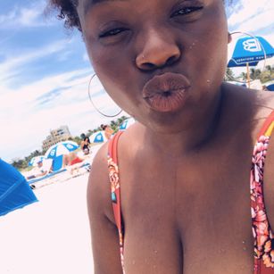 Model - Vannybby black