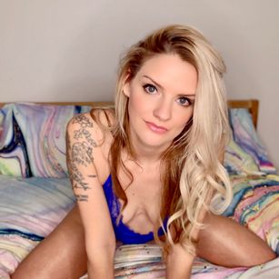 Model - Allie Awesome Blonde