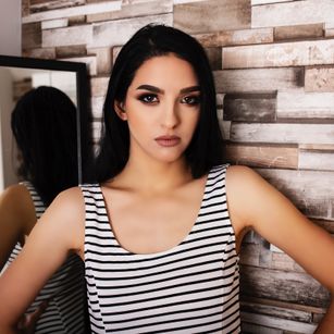 Model - IsabelHall boobs