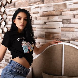 Model - IsabelHall show