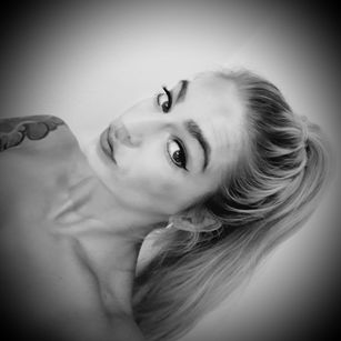 Model - Queen Carmen CBT