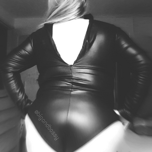 Model - QueenJules femdom