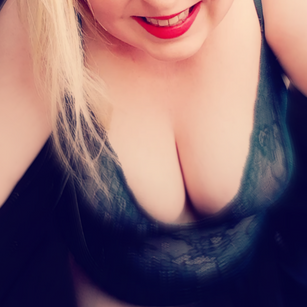 Model - QueenJules cei