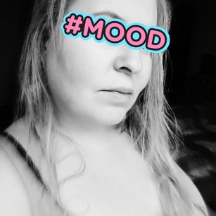 Model - QueenJules footfetish