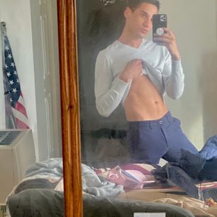 Model - CLARKX looking