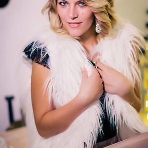 Model - Aisha XSWhite 1