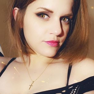 Model - Ivory Pink sexy