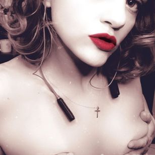 Model - Ivory Pink milf