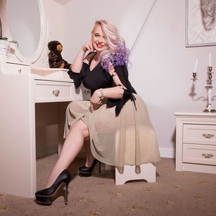 Model - Milfy Sophie heels