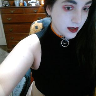 Model - Holly Deetz hairypussy